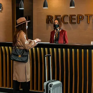 https://sky-seven-near-airport.top-gurgaonhotels.com