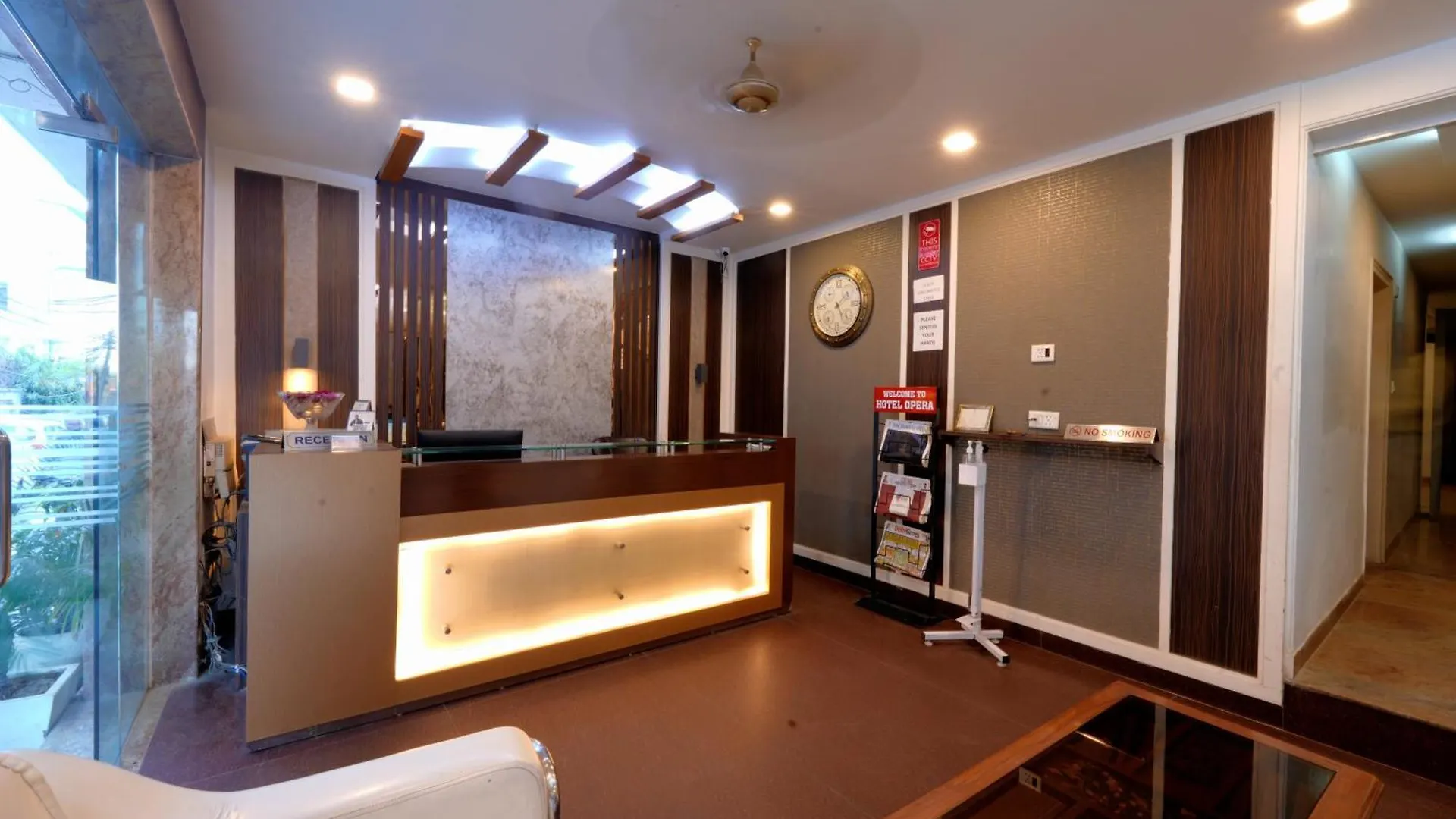 Hotel Oppera Delhi Airport contacts