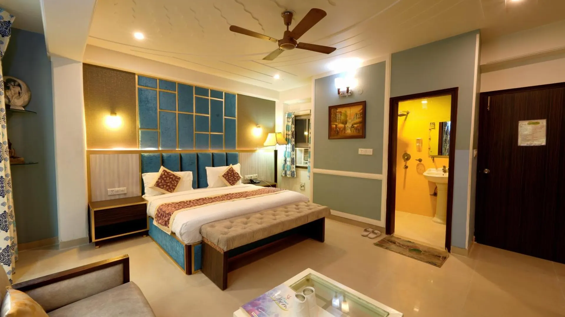 Country house Hotel Oppera Delhi Airport New Delhi